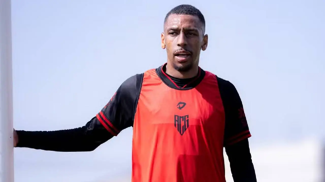 Sem espaço com Roger Silva, meia deixa o Atlético rumo à rival da Série B