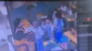 professora-da-tapa-em-aluno-de-6-anos,-que-morre-logo-em-seguida-em-sala-de-aula-na-india