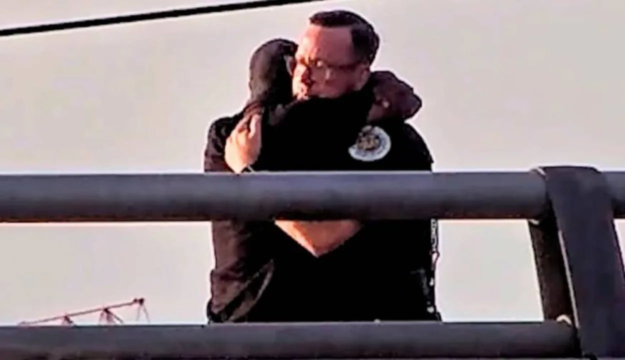 Oficial de Nashville impede suicídio em ponte com diálogo empático e frase poderosa
