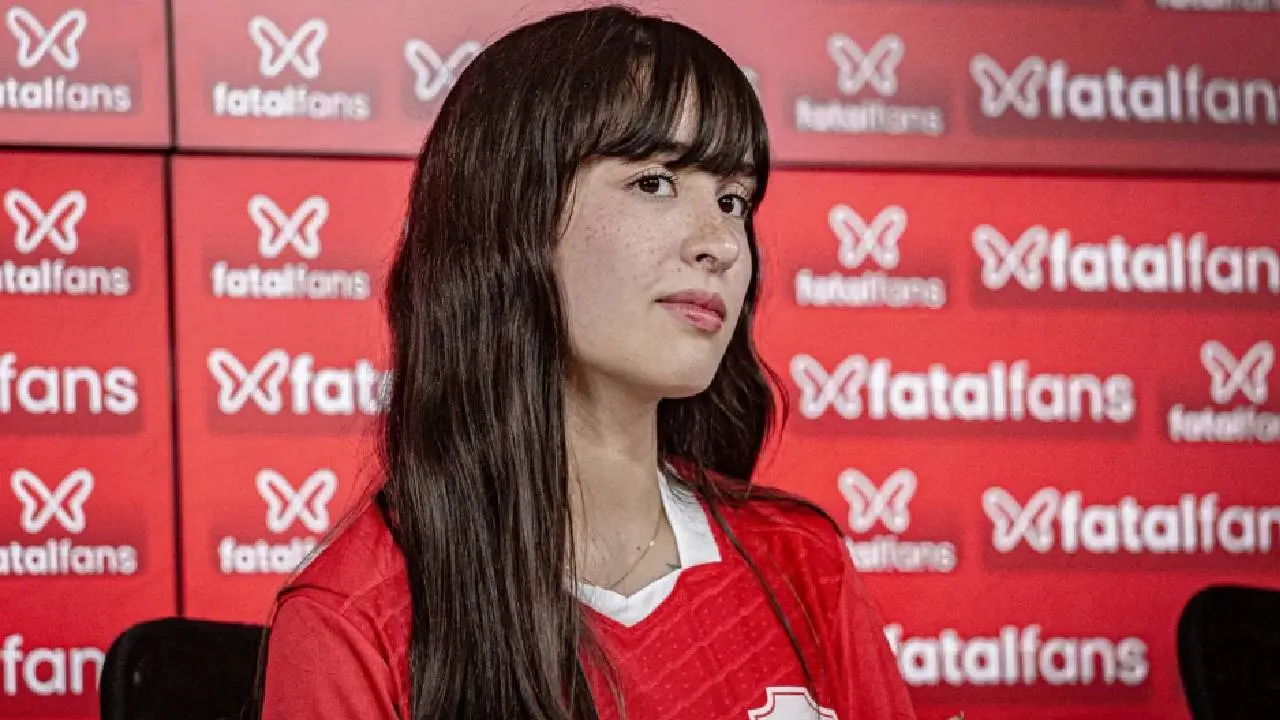 Goleada do Vila empolga “criadora de conteúdo adulto” que anuncia promoção: “preciso fazer minha parte”