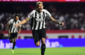 botafogo-negocia-retorno-do-atacante-tiquinho-soares-–-ge