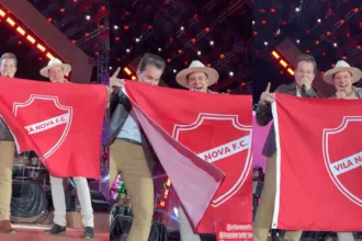 João Neto e Frederico com bandeira do Vila Nova em show