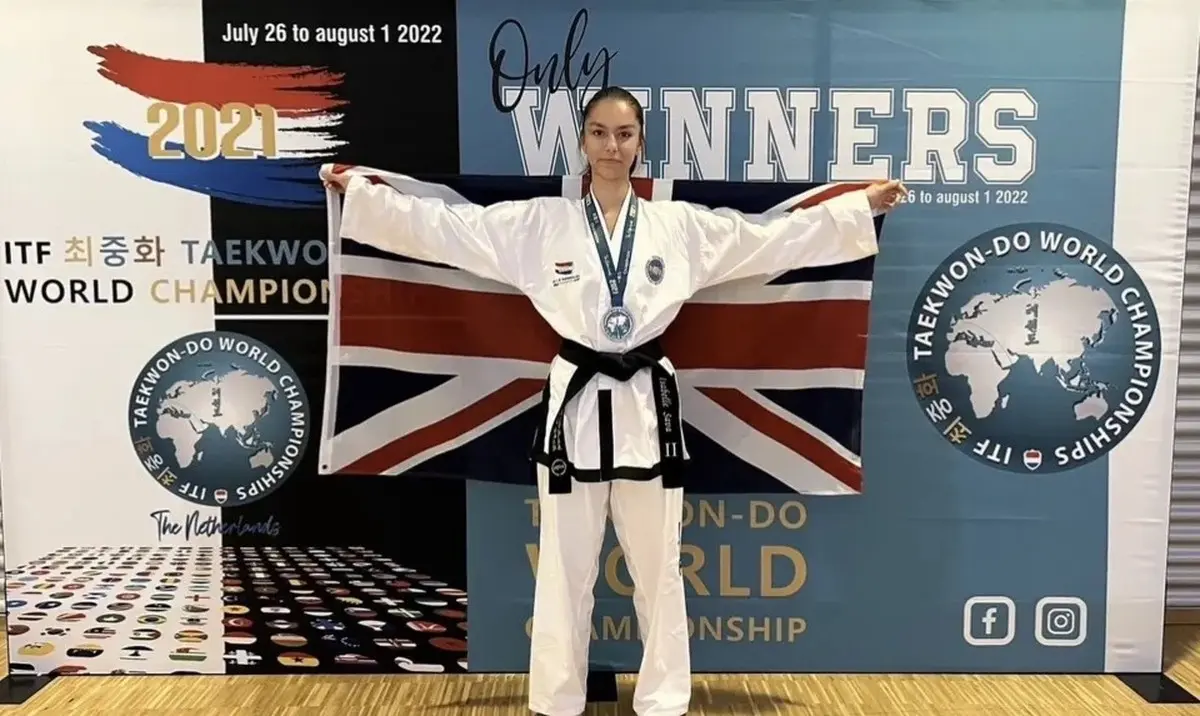 Medalhista mundial de taekwondo morre aos 19 anos após parada cardíaca enquanto dormia