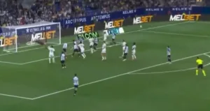 espanyol-x-real-madrid:-bellingham-decide-de-cabeca-apos-cobranca-de-falta-de-arda-guler