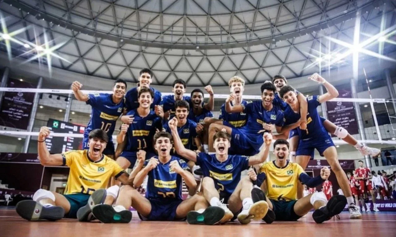 Vôlei masculino sub-17: Brasil invicto vence Polônia e avança no Campeonato Mundial