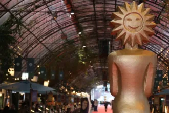 Vencedores do Festival de Cinema de Gramado 2026 recebendo prêmios