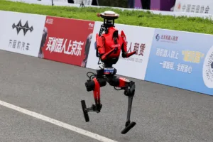 Robô humanoide quebra recorde mundial nos 100 metros