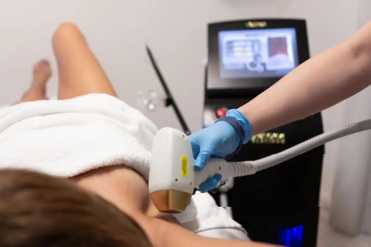 Justiça determina indenização a mulher que sofreu queimaduras em depilação a laser em Goiânia