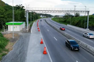 App CNH do Brasil notificando sobre pedágio free flow