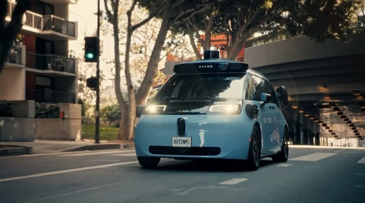 Autoridades de Nevada aprovam operação de robotáxis pagos da Tesla, Uber e Waymo