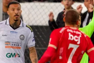 Vila Nova e Operário-PR em jogo com gol anulado