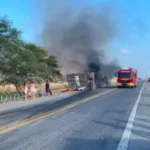 saque-de-carga-de-caminhao-em-chamas-no-ceara:-motorista-morre-preso-ao-veiculo