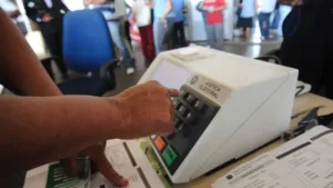 goias-e-mais-10-estados-podem-encerrar-disputa-para-governador-no-1o-turno,-diz-levantamento