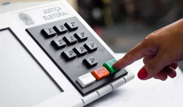 maioria-dos-brasileiros-diz-que-votaria-mesmo-sem-obrigacao,-aponta-datafolha