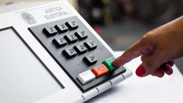 Maioria dos brasileiros diz que votaria mesmo sem obrigação, aponta Datafolha