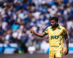 Reinaldo se pronuncia sobre cusparada na Vila Belmiro