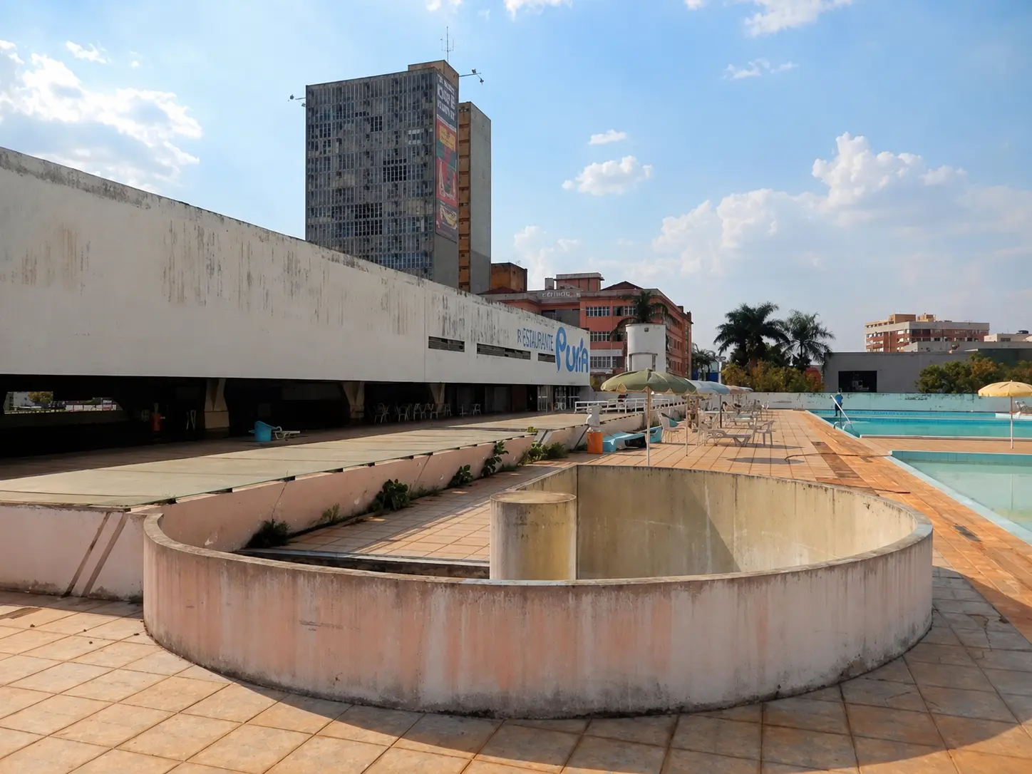 Bailes, piscinas e a era de ouro do basquete: como era o Jóquei Clube de Goiás antes de ser abandonado