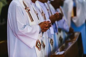 vaticano-autoriza-17-padres-no-rio-para-a-pratica-de-exorcismos-com-acompanhamento-psicologico