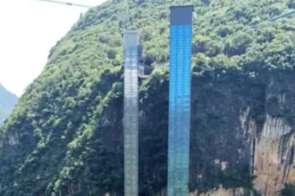 elevador-panoramico-transforma-trajeto-escolar-para-criancas-em-montanha-na-china