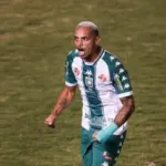Felipe Clemente estreia adiada Goiás contra Cuiabá