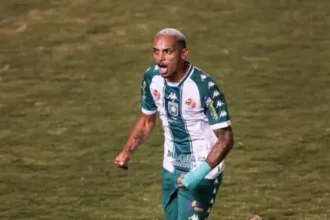 Felipe Clemente estreia adiada Goiás contra Cuiabá
