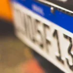proposta-na-camara-busca-impor-lacre-fisico-obrigatorio-em-placas-de-motocicletas-para-combater-clonagem-e-adulteracao