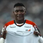 Kevin Viveros celebra gol e se torna artilheiro do Brasileirão