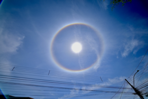 circulo-ao-redor-do-sol-chama-atencao-no-ceu-de-goiania;-entenda-o-fenomeno-e-veja-fotos
