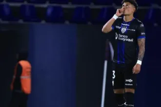 Del Valle comemora gol na Libertadores quartas de final