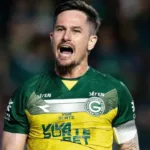 Tadeu celebra 400 jogos pelo Goiás