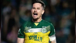 Tadeu celebra 400 jogos pelo Goiás