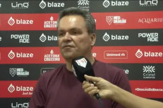 Gustavo Maia em ação pelo Atlético, elogiado por Adson Batista