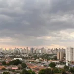 Céu nublado em Goiás com previsão de chuva