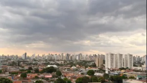 Céu nublado em Goiás com previsão de chuva