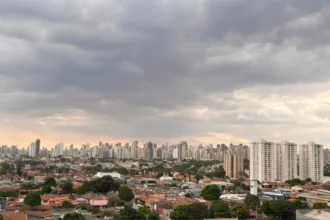 Céu nublado em Goiás com previsão de chuva