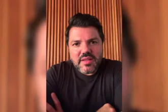 Correligionário sai