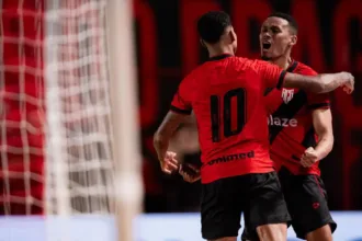 com-facilidade,-atletico-vence-o-botafogo-sp-e-se-aproxima-do-g-6