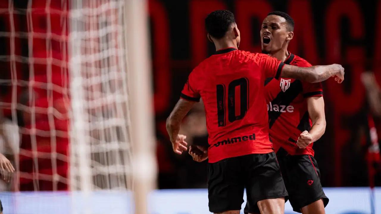 Com facilidade, Atlético vence o Botafogo-SP e se aproxima do G-6