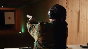 camara-de-goiania-derruba-veto-e-mantem-auxilio-para-mulheres-comprarem-armas