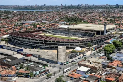 Estádio Rei Pelé com risco de colapso estrutural