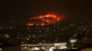 Incêndio na Serra das Areias em Aparecida de Goiânia