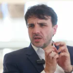 Renan Santos discute gestão de dívida pública com exemplos do Flamengo e Palmeiras