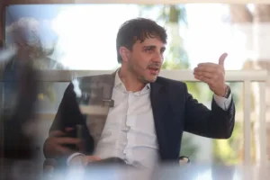 Renan Santos discute segurança pública no Brasil