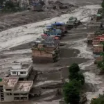 numero-de-mortos-apos-enchentes-entre-nepal-e-tibete-passa-de-335;-cerca-de-1,5-mil-seguem-desaparecidos
