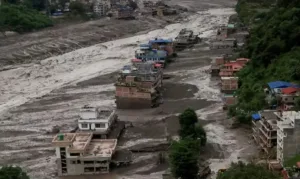 numero-de-mortos-apos-enchentes-entre-nepal-e-tibete-passa-de-335;-cerca-de-1,5-mil-seguem-desaparecidos