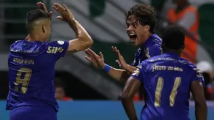 Palmeiras goleia Santos na Copa do Brasil