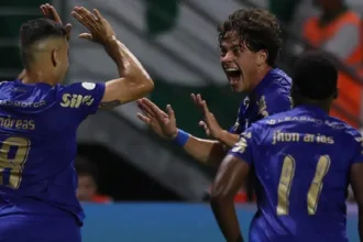 Palmeiras goleia Santos na Copa do Brasil