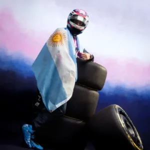 piloto-argentino-renova-com-a-alpine-na-formula-1-ate-2017
