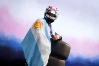piloto-argentino-renova-com-a-alpine-na-formula-1-ate-2017