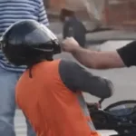 com-faca-na-mao,-motorista-ameaca-motoqueiro-na-t-9,-em-goiania;-video